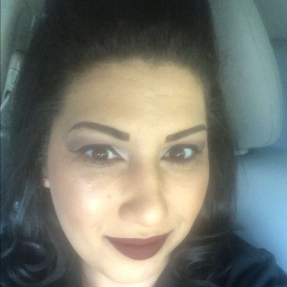 Meet your Posher, Raina - Picture 1 of 1